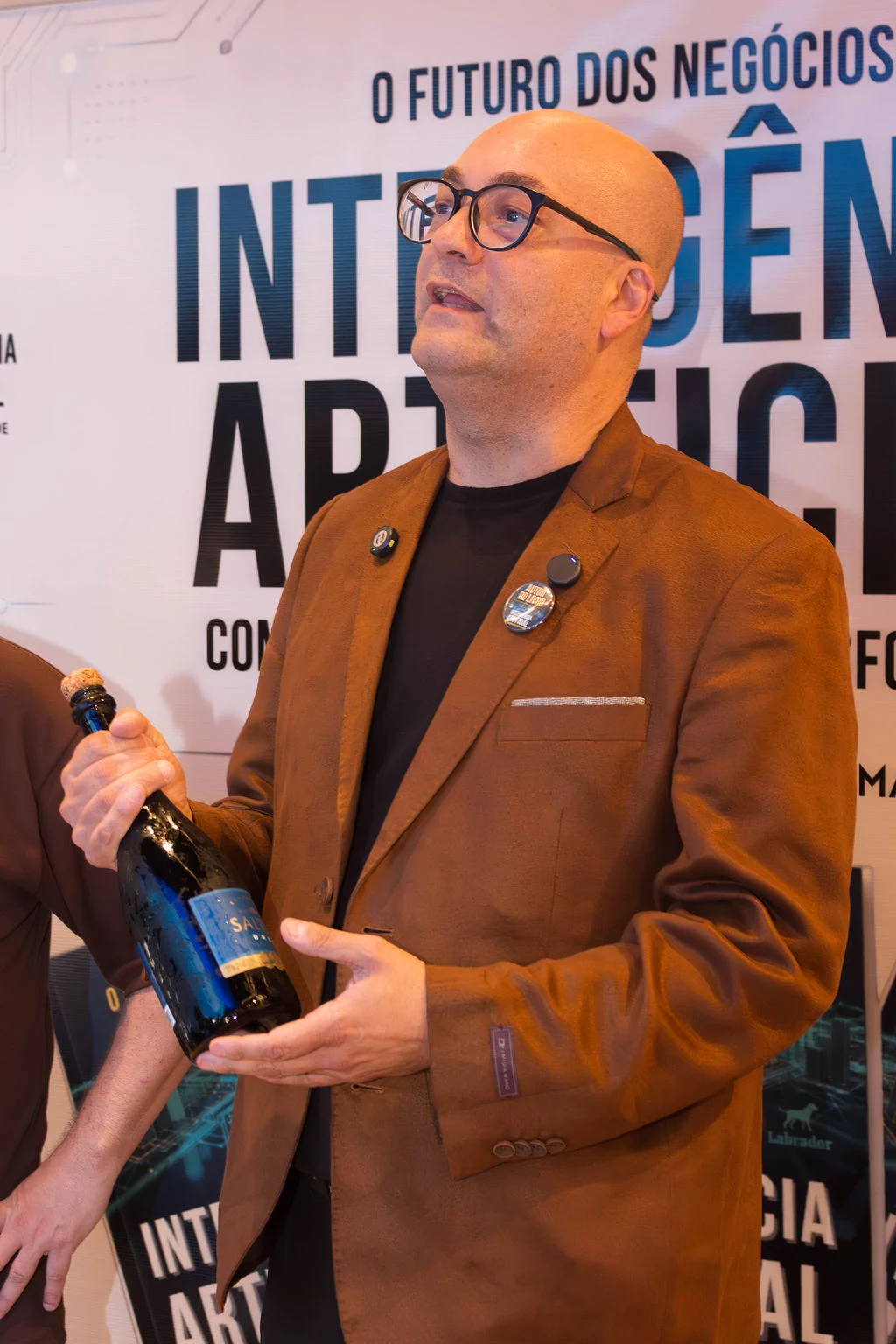 Isaac Martins em evento de lançamento de livro sobre inteligência artificial